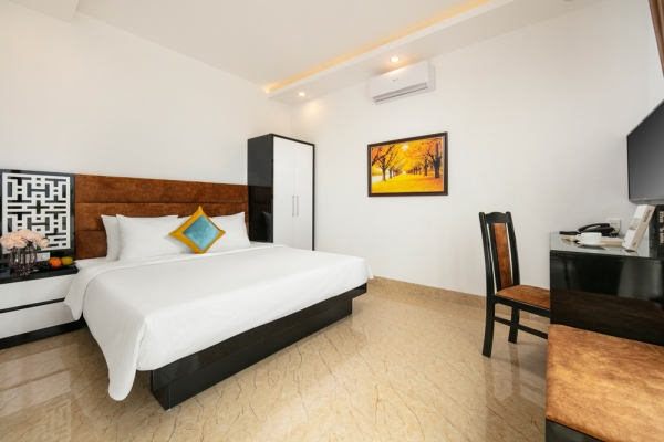 ELEGANCE TRIPLE WITH BALCONY AND SEA VIEW a