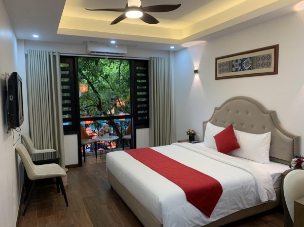 KING ROOM WITH BALCONY