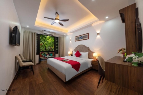 KING ROOM WITH BALCONY