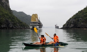 HALONG BAY TOUR 4 hours on Boat