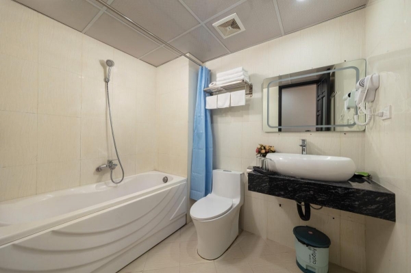 DELUXE FAMILY ROOM
