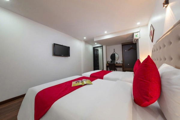 DELUXE FAMILY ROOM