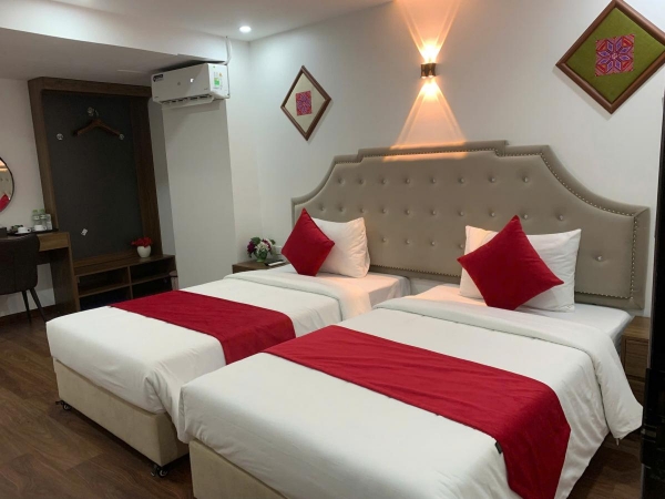 DELUXE FAMILY ROOM
