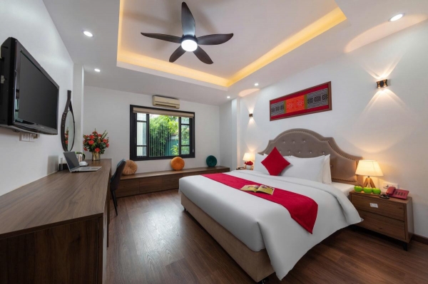 DELUXE FAMILY ROOM