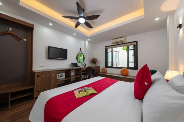 DELUXE FAMILY ROOM